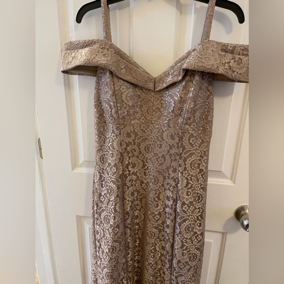 R&M Richard’s Women’s Size 10 Formal Tan/Gold Lace Gown - Picture 5 of 12